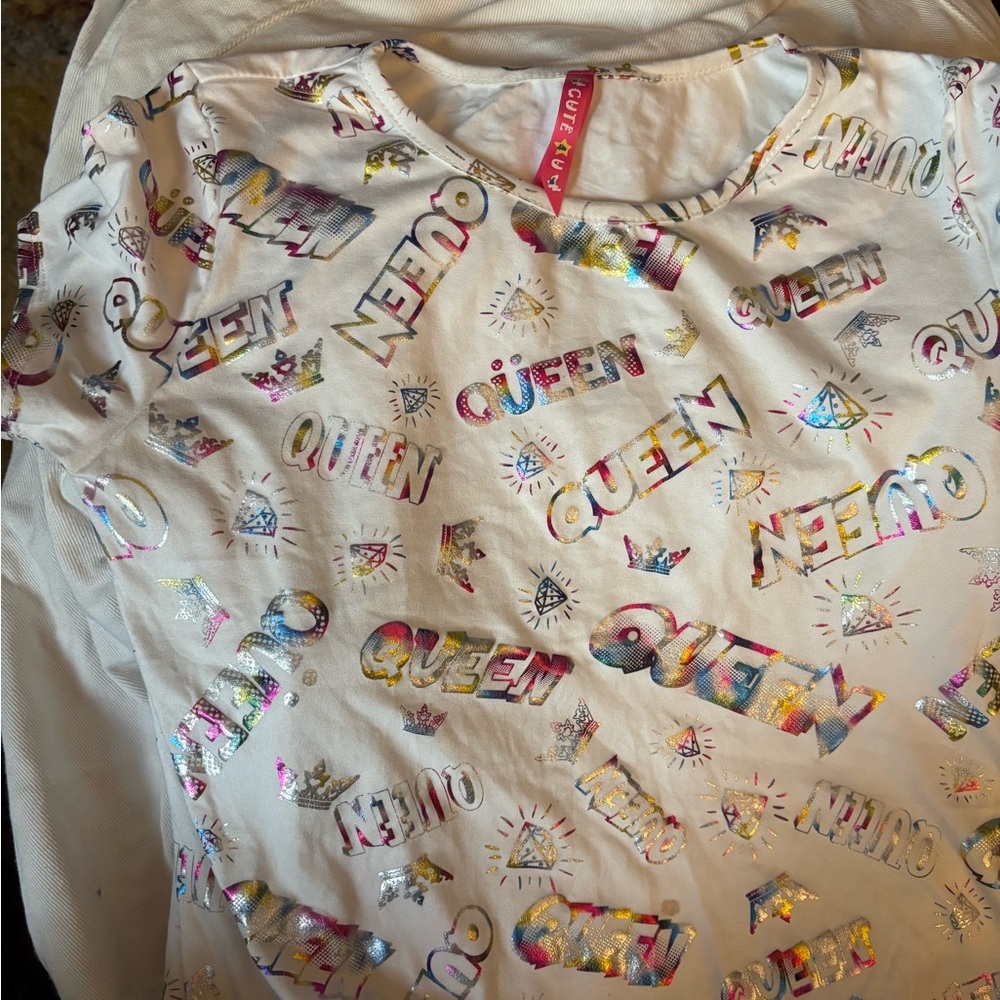 Colorful Graphic 'Queen' T-Shirt